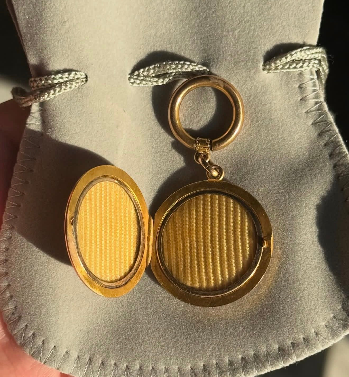 Antique 10k Yellow Gold Hunting Dog Locket
