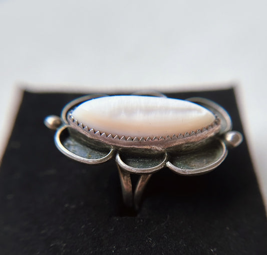 Vintage Native American Mother of Pearl Ring