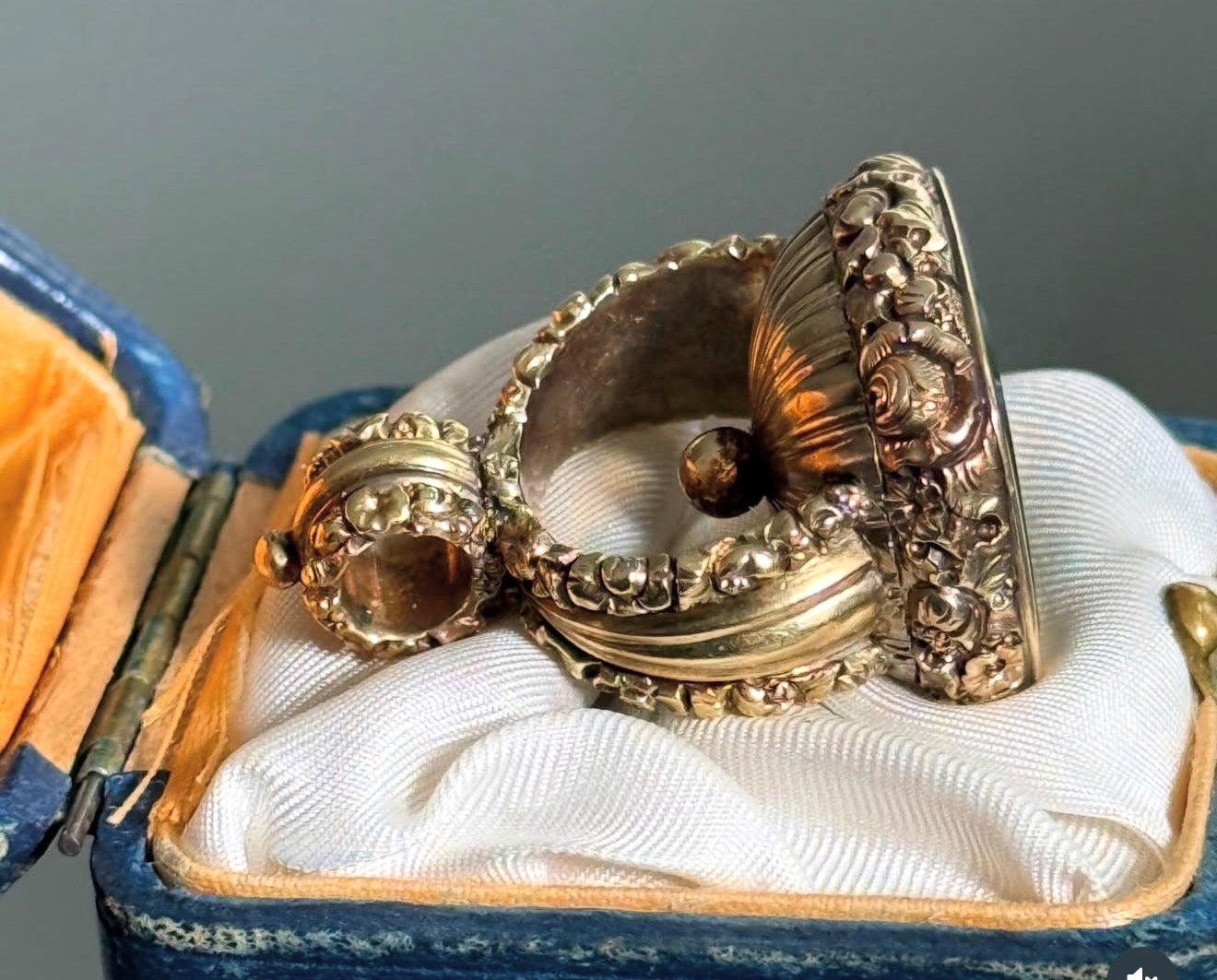 Antique 15k bloodstone Intaglio fob 19.1g